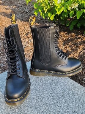 Dr. Martens 1490 Harper 10 Eye Black Leather Lace-Up Boots Size 10